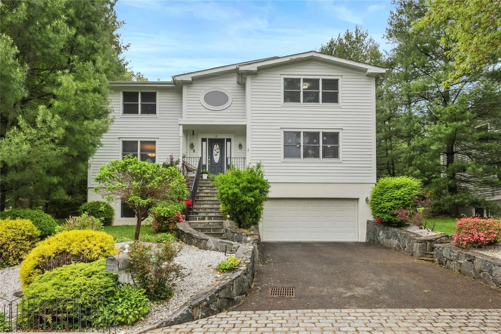 Unit for sale at 19 Grandview Avenue, Greenburgh, NY 10502