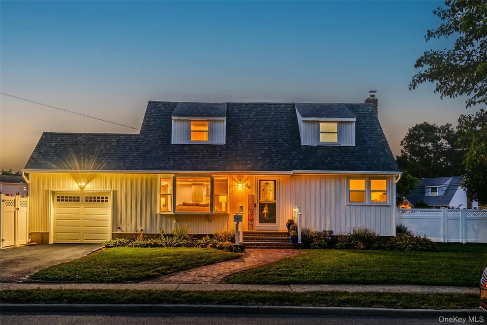 Unit for sale at 28 Willow Drive, Oyster Bay, NY 11762