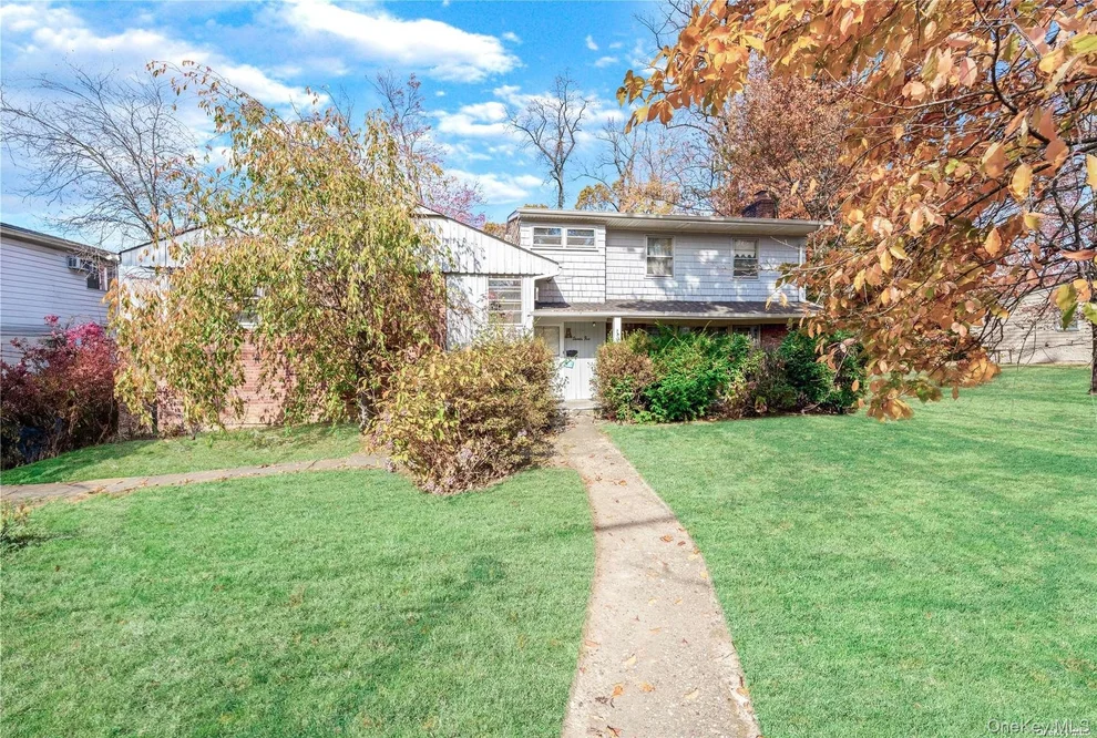Unit for sale at 75 Hicks Lane, North Hempstead, NY 11024