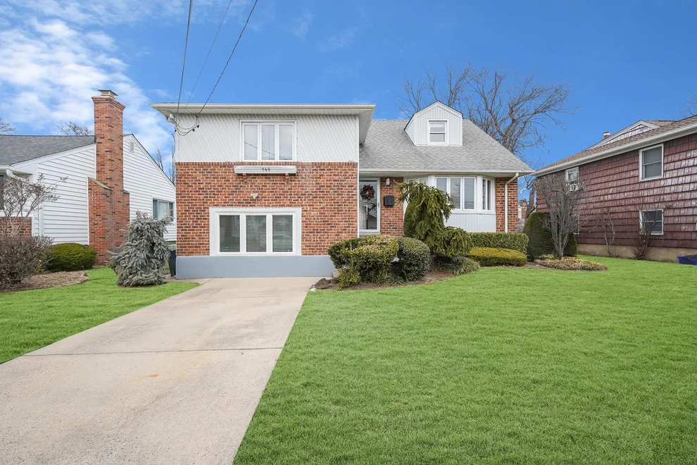 Unit for sale at 769 Washington Street, Hempstead, NY 11510
