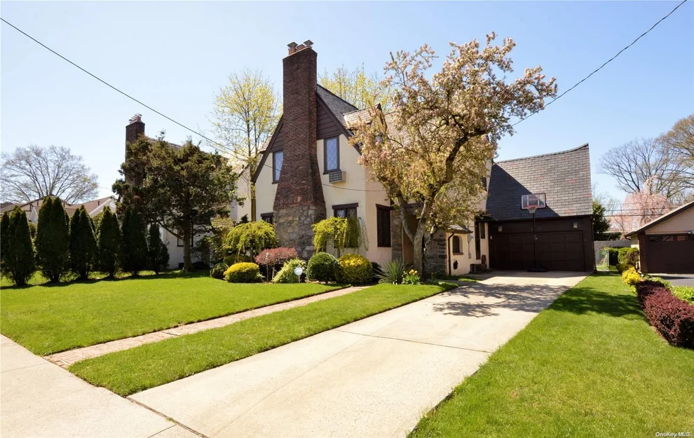 Unit for sale at 52-30 241st Street, Little Neck, NY 11362