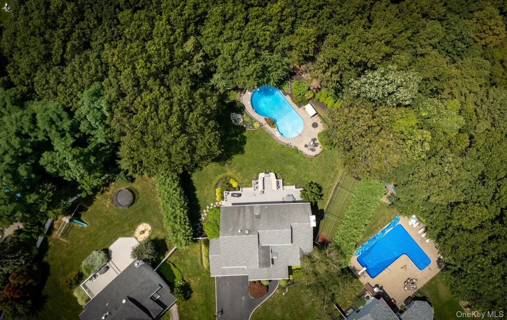Unit for sale at 5 Cameron Court, Smithtown, NY 11725