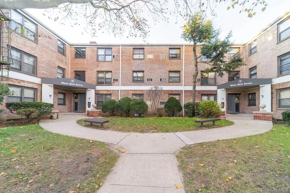Unit for sale at 8 W Mill Drive, North Hempstead, NY 11021