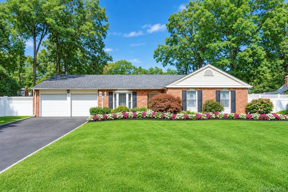 Unit for sale at 3 Barnsley Crescent, Brookhaven, NY 11766