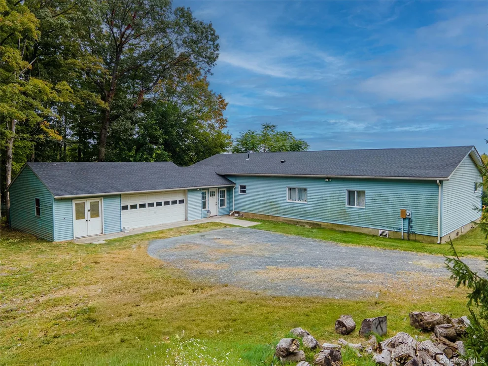Unit for sale at 8 Edwards Lane, Marlboro, NY 12547