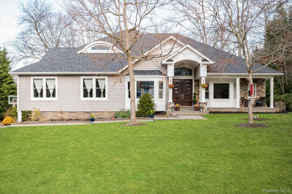 Unit for sale at 7 Riga Lane, Huntington, NY 11747