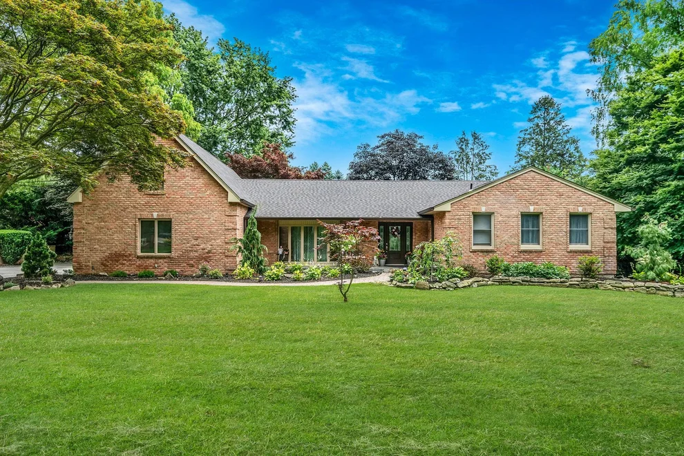 Unit for sale at 6 Memas Court, Huntington, NY 11746