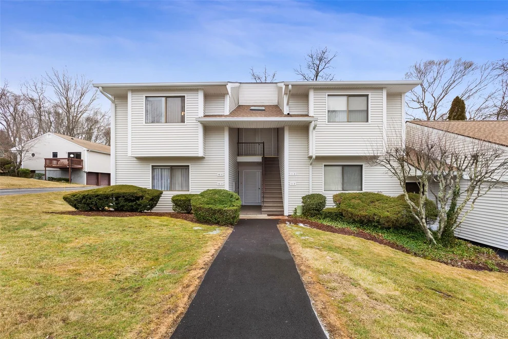 Unit for sale at 85 Molly Pitcher Lane, Yorktown, NY 10598