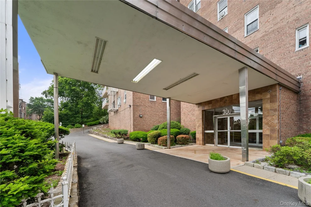 Unit for sale at 300 N Broadway, Yonkers, NY 10710
