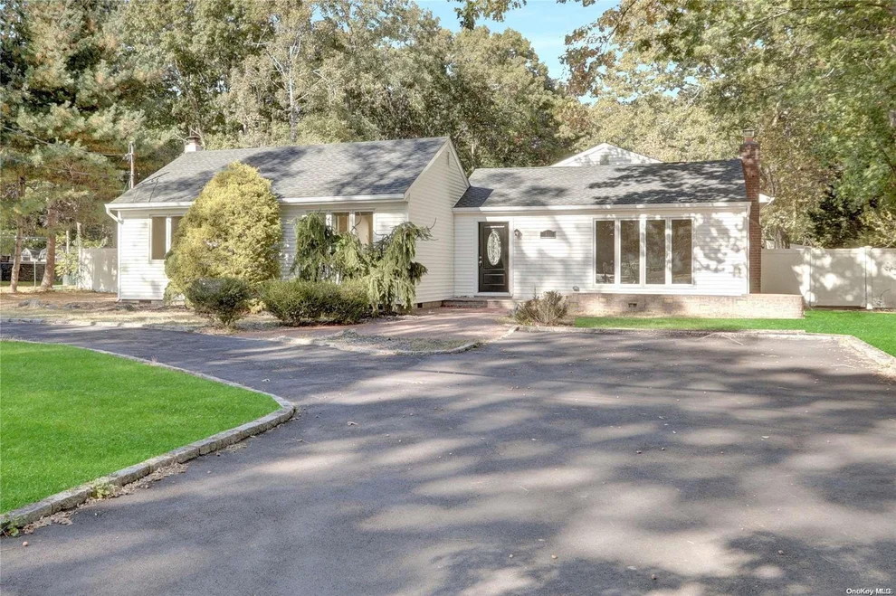 Unit for sale at 51 Dillmont Drive, Smithtown, NY 11787