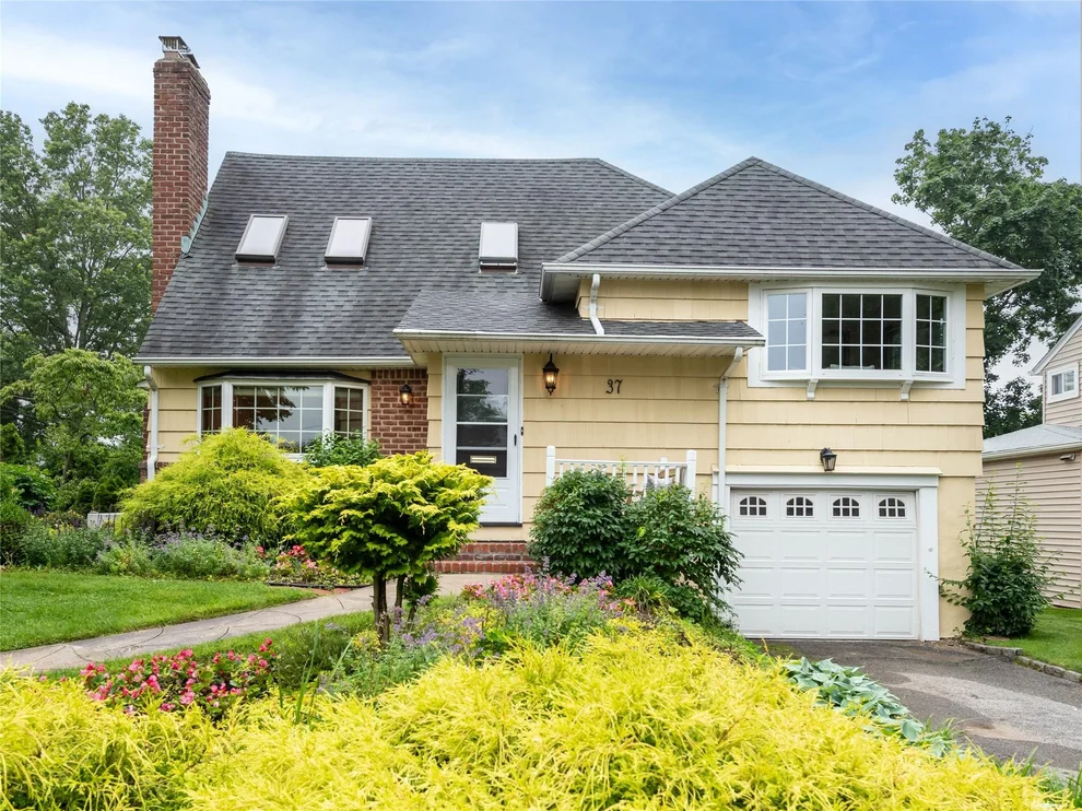 Unit for sale at 37 Plymouth Road, North Hempstead, NY 11050