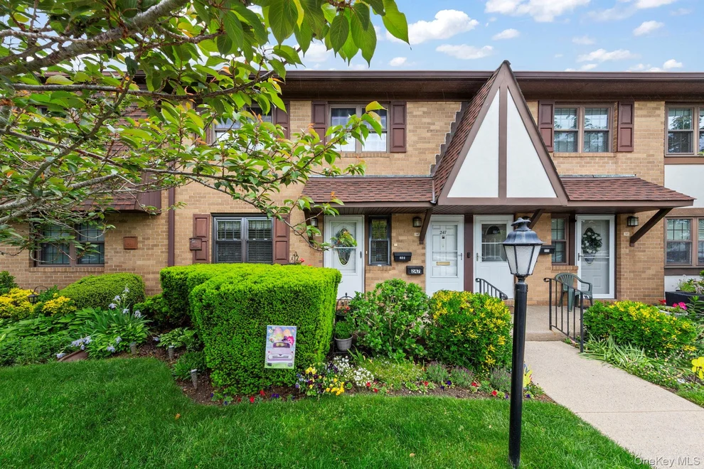 Unit for sale at 248 Mariners Way, Babylon, NY 11726