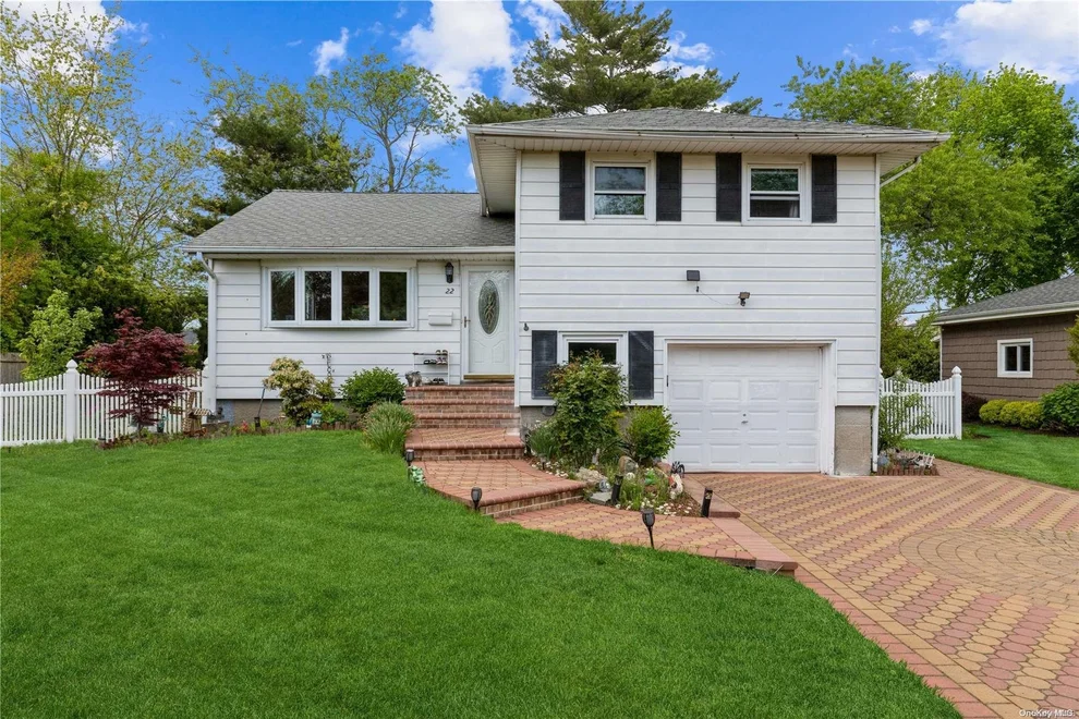 Unit for sale at 22 Peachtree Lane, Oyster Bay, NY 11801