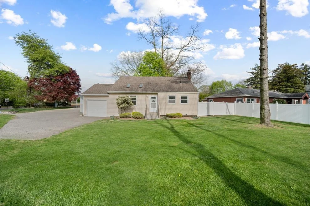 Unit for sale at 396 Depot Road, Huntington, NY 11746
