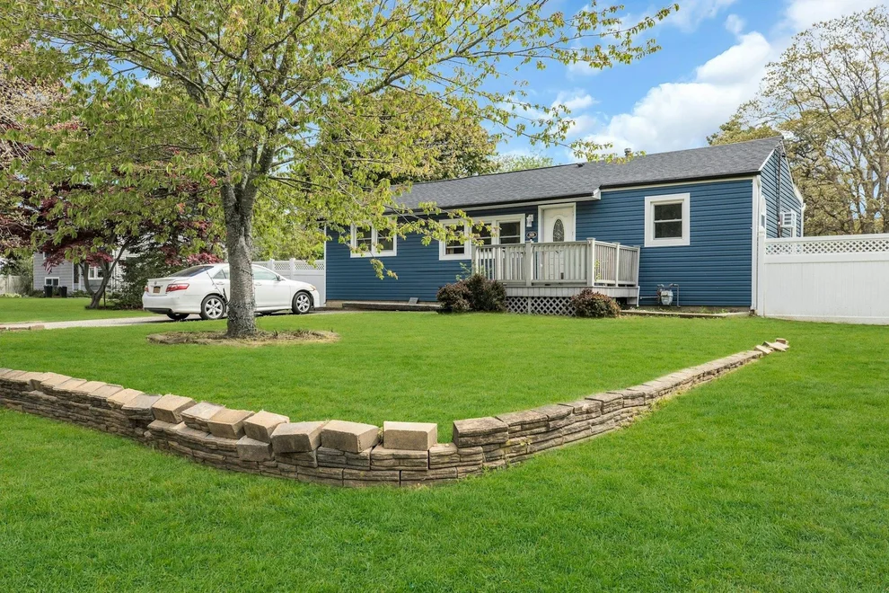 Unit for sale at 569 Oak Avenue, Islip, NY 11716