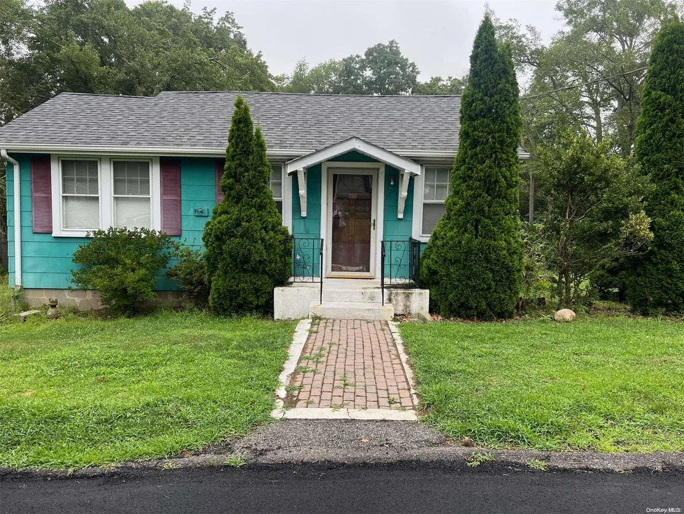 Unit for sale at 39 Saltaire Road, Brookhaven, NY 11789