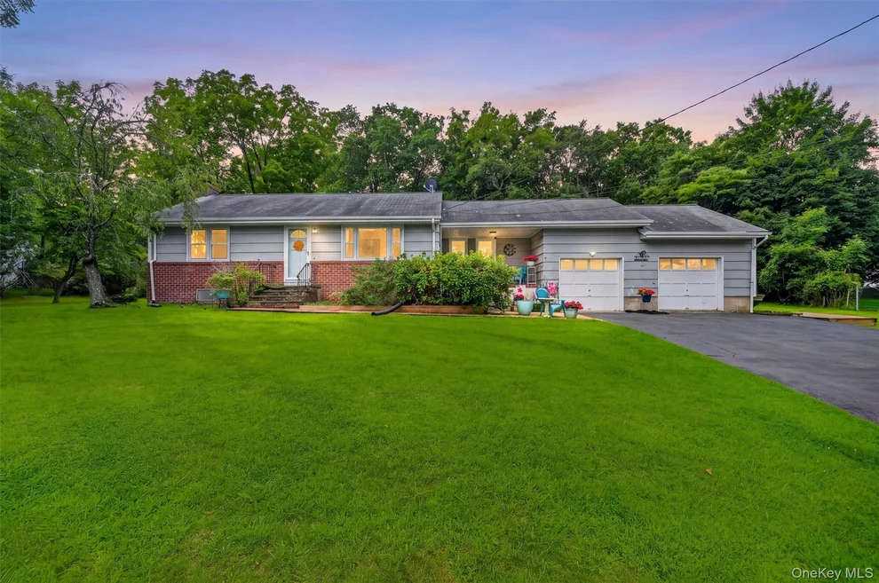 Unit for sale at 11 Lorraine Court, Clarkstown, NY 10956