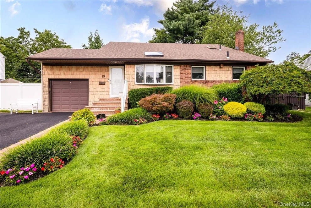Unit for sale at 19 Jerold Street, Oyster Bay, NY 11803