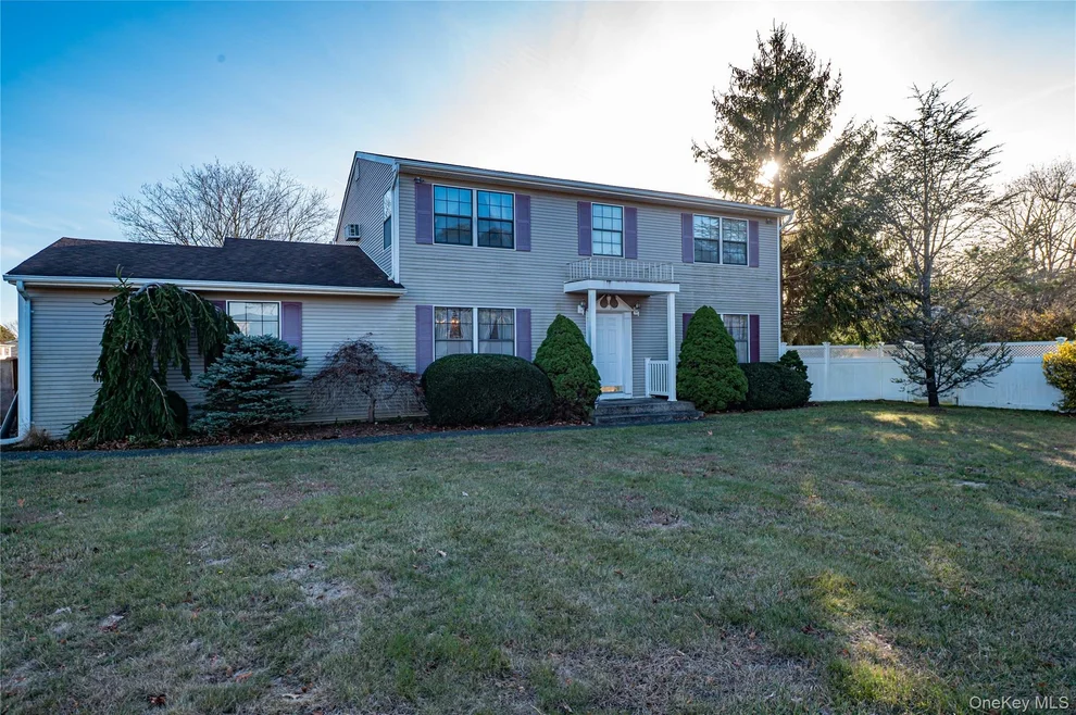 Unit for sale at 290 E Woodside Avenue, Brookhaven, NY 11772