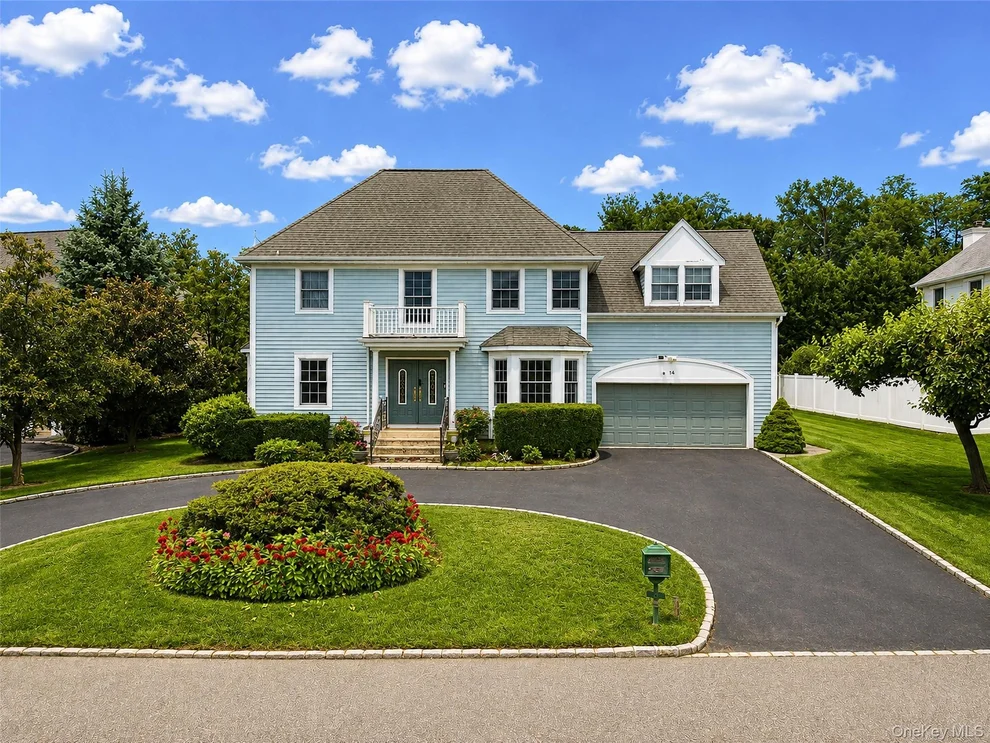 Unit for sale at 14 Mackay Way, North Hempstead, NY 11576