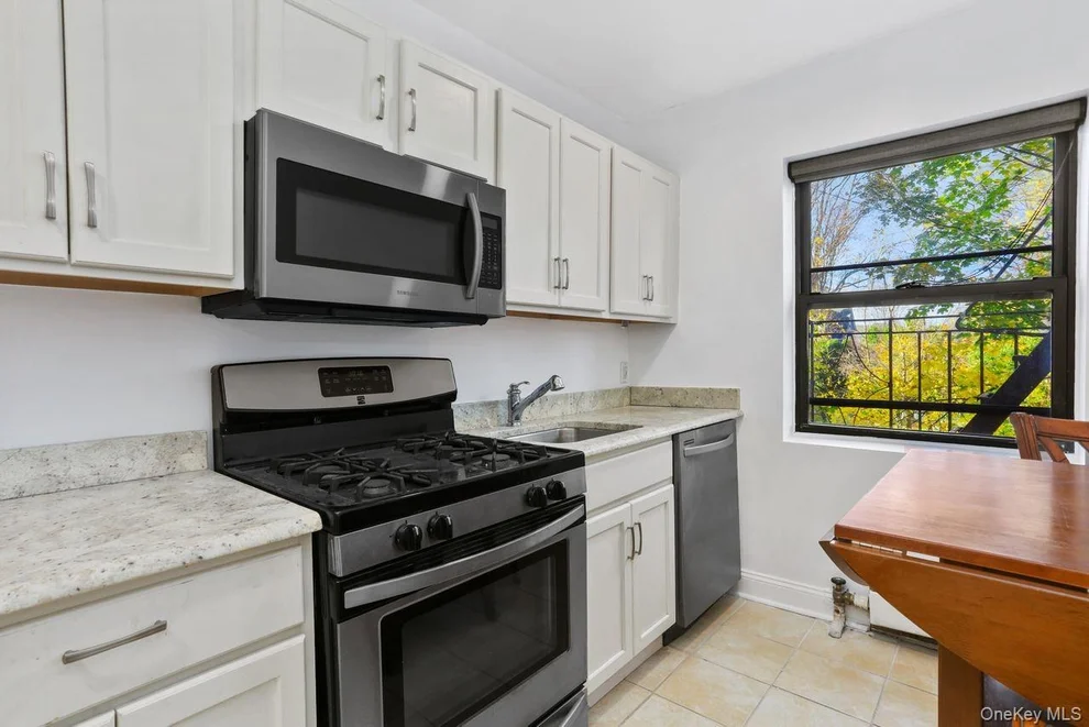 Unit for sale at 604 Tompkins, Mamaroneck, NY 10543