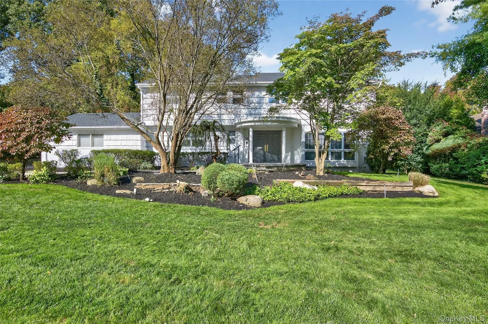 Unit for sale at 39 Hummingbird Drive, North Hempstead, NY 11576