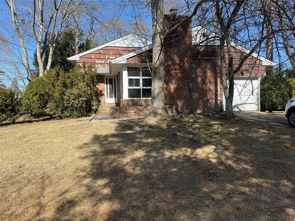 Unit for sale at 19 Millford Drive, Oyster Bay, NY 11560