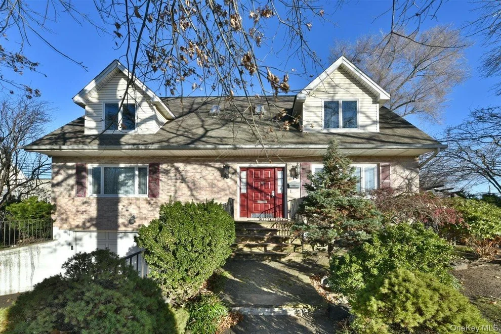 Unit for sale at 300 Pennsylvania Avenue, North Hempstead, NY 11501
