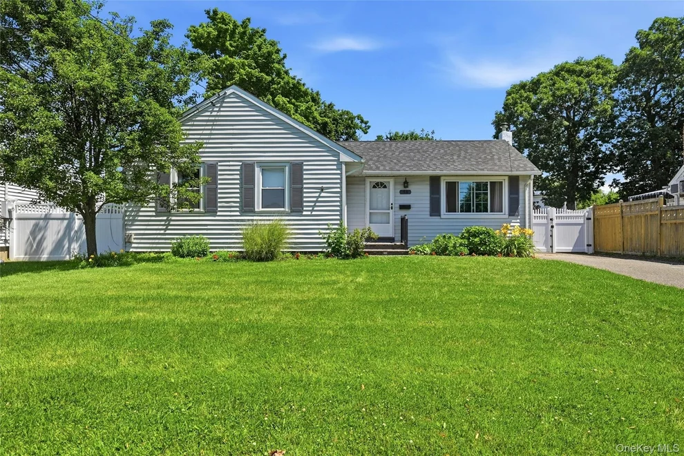 Unit for sale at 49 Bacon Lane, Babylon, NY 11702