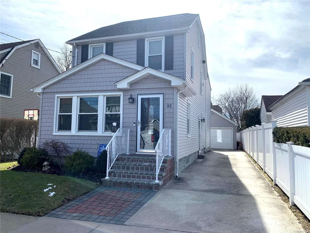 Unit for sale at 32 Franklin Street, North Hempstead, NY 11596
