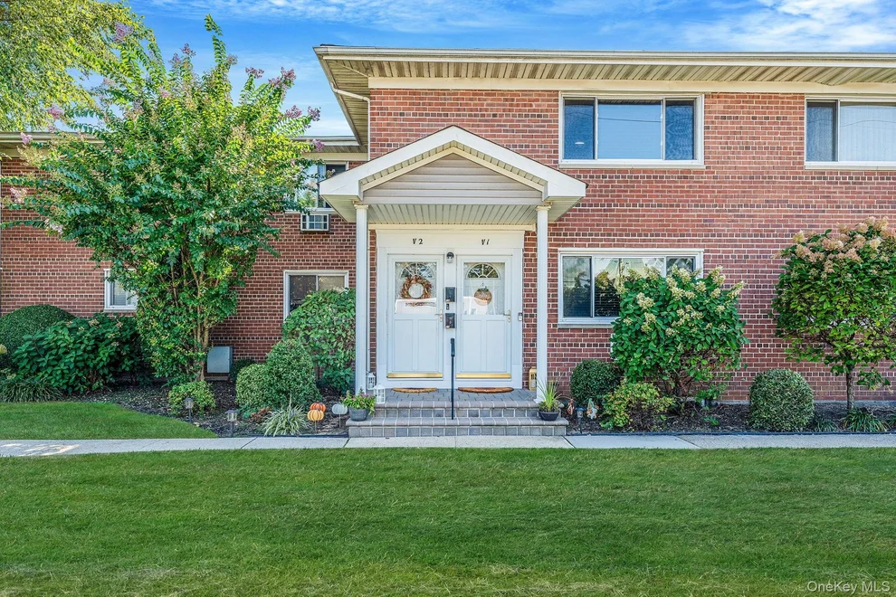 Unit for sale at 600 Fulton Street, Oyster Bay, NY 11735