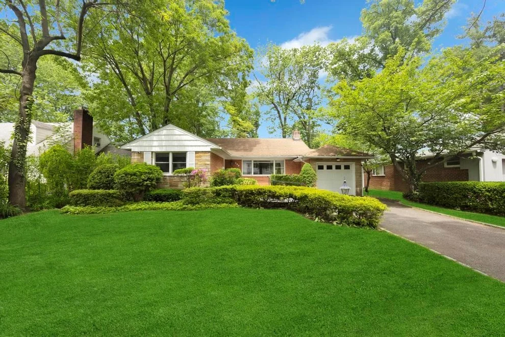 Unit for sale at 125 Wooleys Lane, North Hempstead, NY 11023