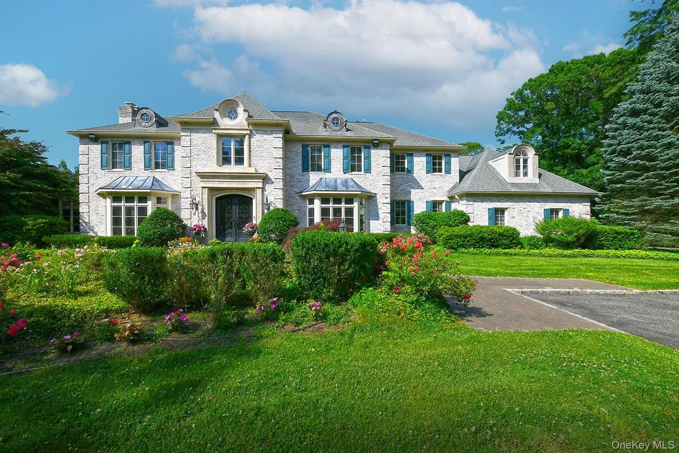 Unit for sale at 14 Norgate Road, Oyster Bay, NY 11545