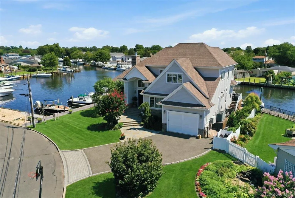 Unit for sale at 11 Angelica Court, West Babylon, NY 11704