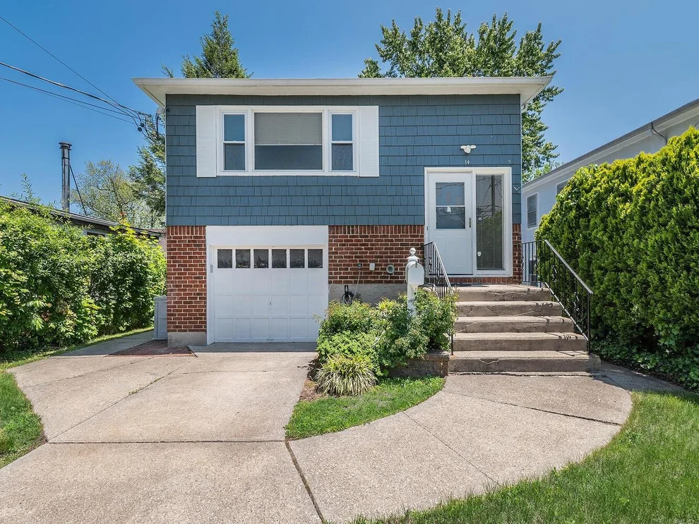 Unit for sale at 14 Marwood Road S, North Hempstead, NY 11050