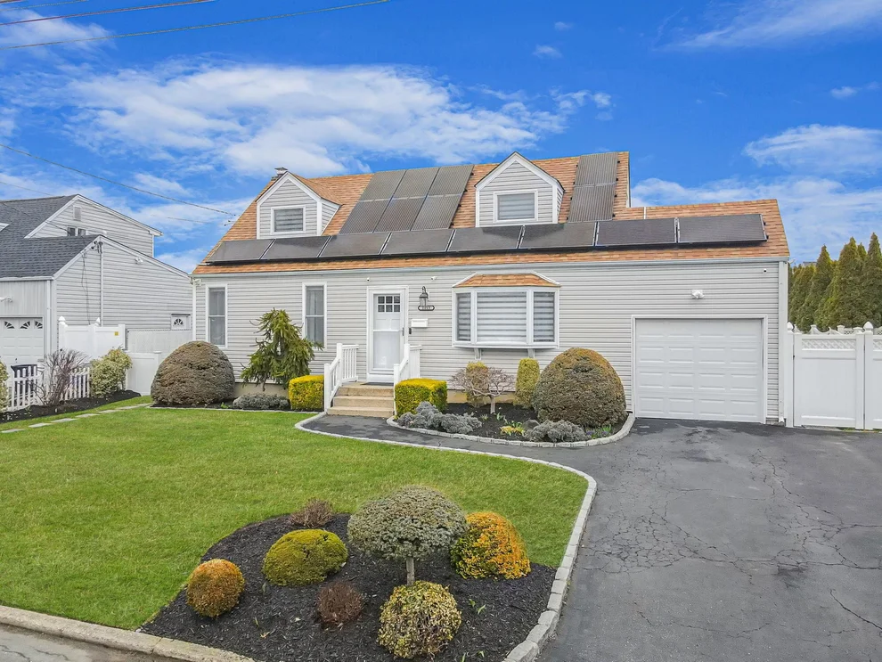 Unit for sale at 1015 N Hamilton Avenue, Babylon, NY 11757