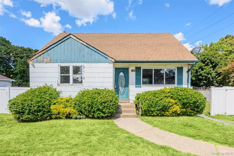 Unit for sale at 7 Montgomery Street, Islip, NY 11717