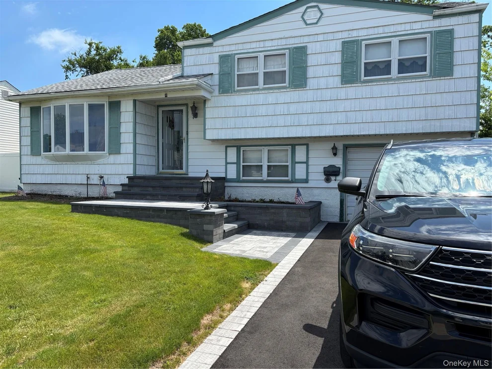 Unit for sale at 3 Peter Road, Oyster Bay, NY 11801