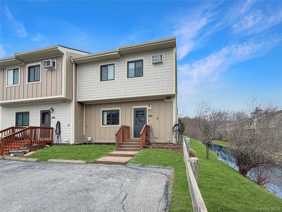 Unit for sale at 5608 Chelsea Cove N, Beekman, NY 12533