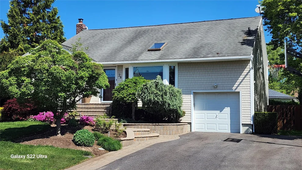 Unit for sale at 26 Tioga Drive, Oyster Bay, NY 11753