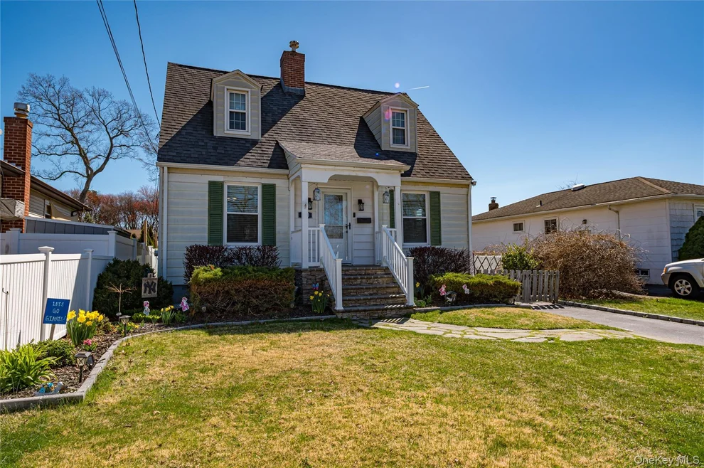 Unit for sale at 630 Oak Neck Road, Islip, NY 11795