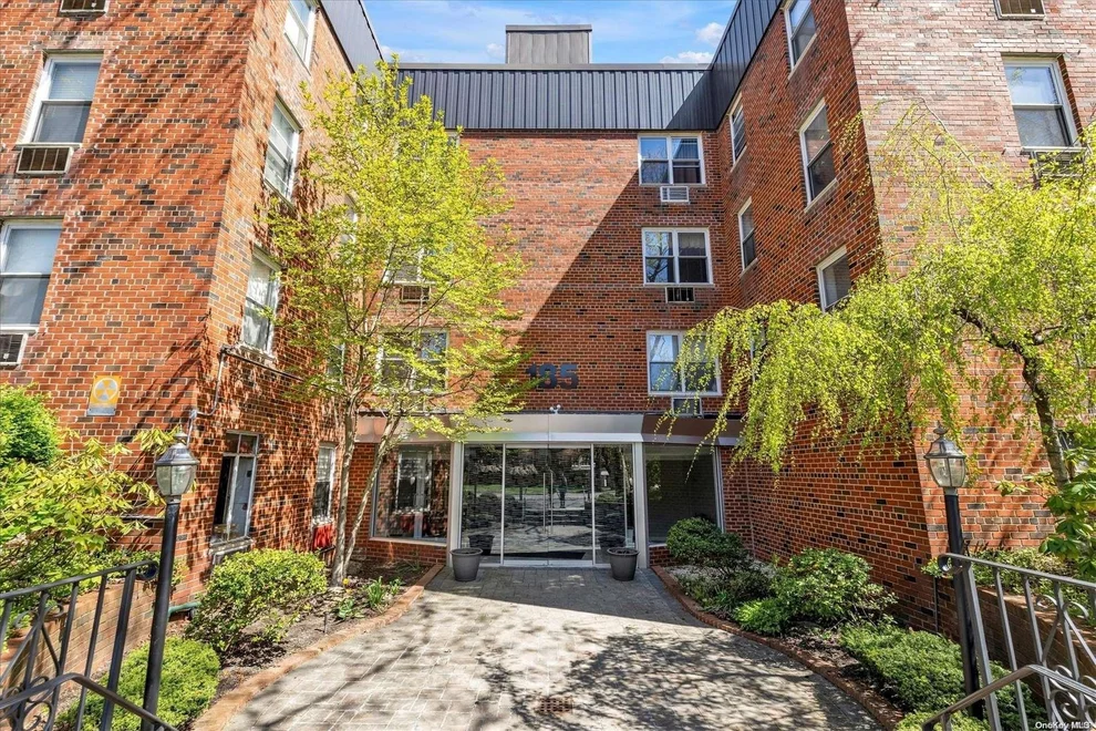 Unit for sale at 185 S Middle Neck Road, North Hempstead, NY 11021