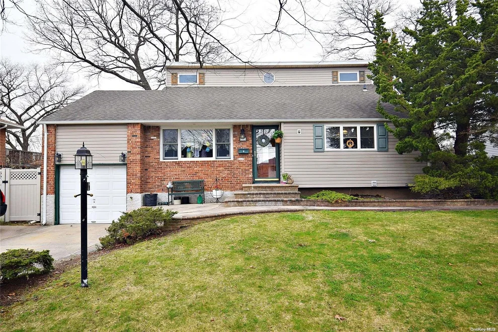 Unit for sale at 11 10th Avenue, Oyster Bay, NY 11735