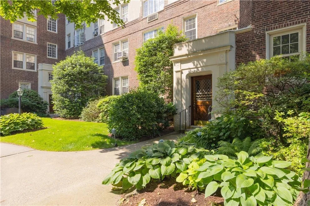 Unit for sale at 5 Tanglewylde Avenue, Eastchester, NY 10708