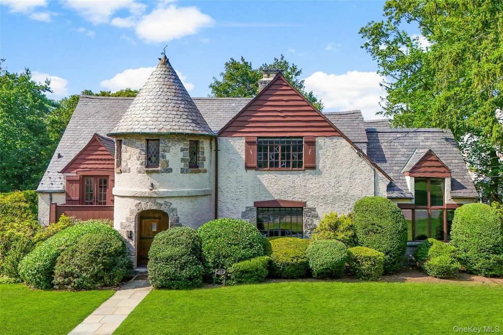 Unit for sale at 49 Carleon Avenue, Mamaroneck, NY 10538