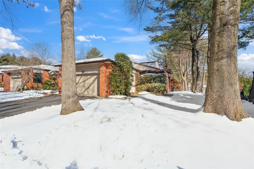 Unit for sale at 97 Crows Nest, North Hempstead, NY 11030