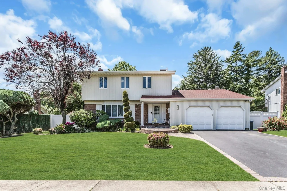 Unit for sale at 67 Chenango Drive, Oyster Bay, NY 11753