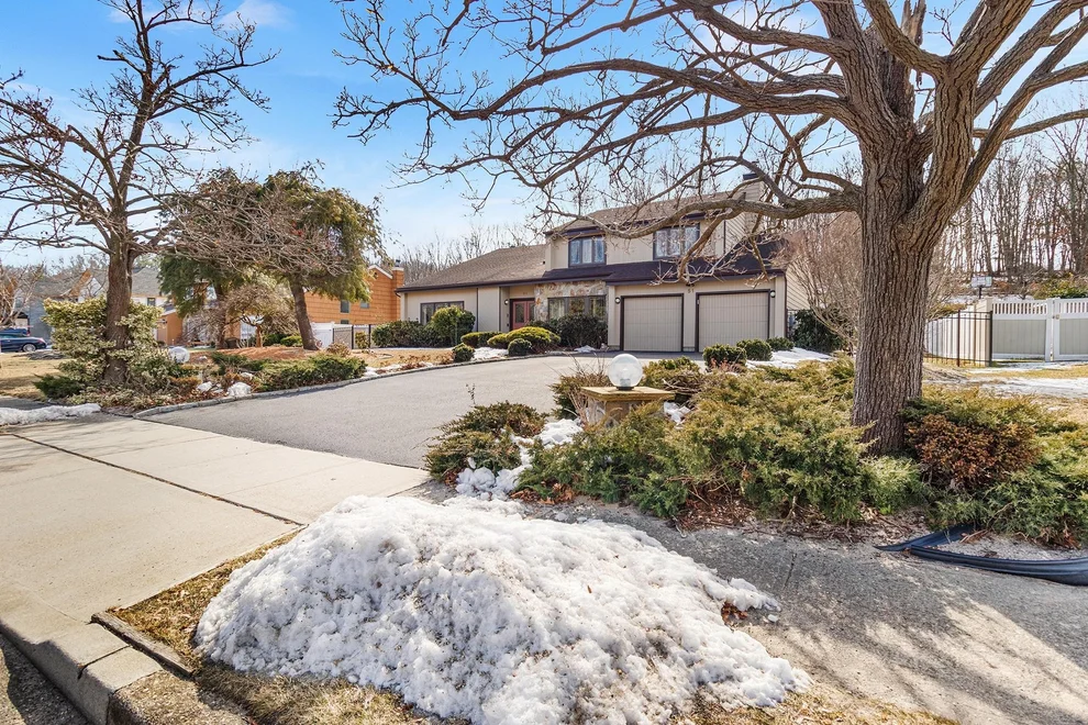 Unit for sale at 51 Timber Ridge Drive, Smithtown, NY 11725