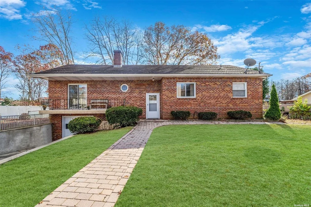 Unit for sale at 6 Pentmoor Drive, Brookhaven, NY 11950