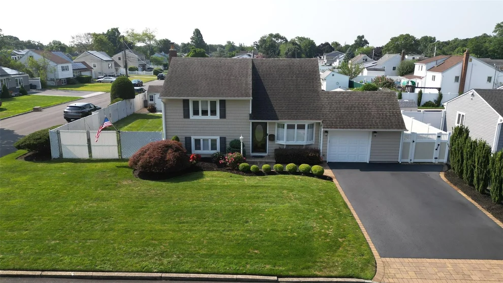 Unit for sale at 60 Roosevelt Street, Islip, NY 11752